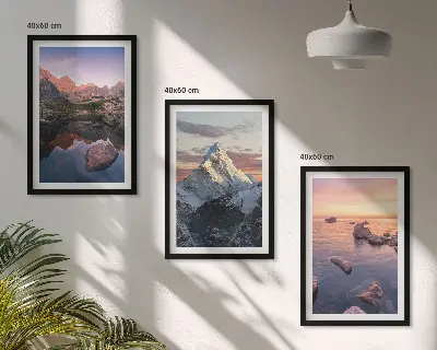 Juego de 3 cuadros con paisajes montañosos al fondo