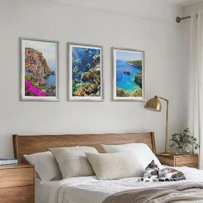 Set de 3 cuadros para salón vistas al mar con casas coloridas