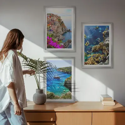 Set de 3 cuadros para salón vistas al mar con casas coloridas