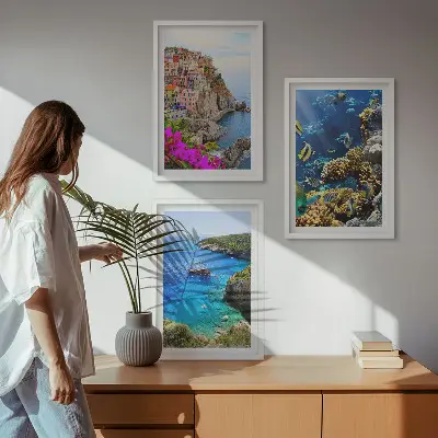Set de 3 cuadros para salón vistas al mar con casas coloridas