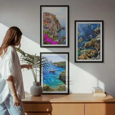 Set de 3 cuadros para salón vistas al mar con casas coloridas