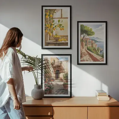 Set de 3 cuadros para salón con motivos de frutas cítricas en una cocina de ciudad costera