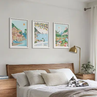 Set de 3 cuadros para salón con vistas costeras en tonos pastel