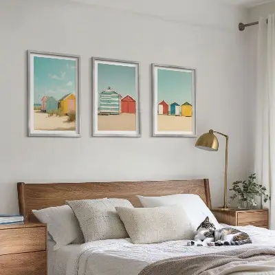 Set de 3 cuadros decorativos para salón con diseño de casas coloridas en la playa al sol
