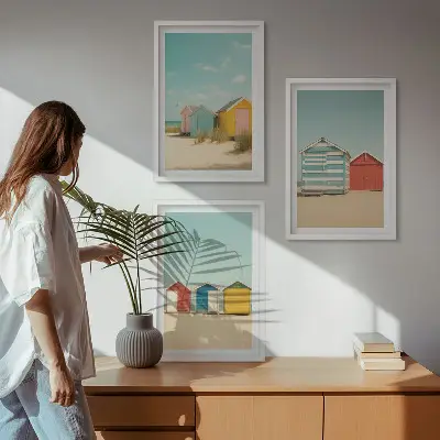 Set de 3 cuadros decorativos para salón con diseño de casas coloridas en la playa al sol