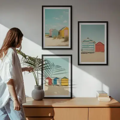 Set de 3 cuadros decorativos para salón con diseño de casas coloridas en la playa al sol