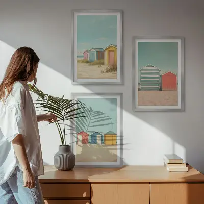 Juego de 3 cuadros con diseño de casas coloridas en la playa al sol