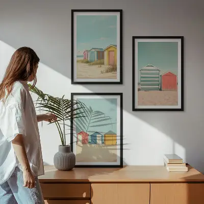 Juego de 3 cuadros con diseño de casas coloridas en la playa al sol