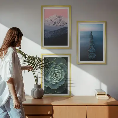 Set de 3 cuadros para salón con diseño de montañas, cielo rosa, agua y suculentas