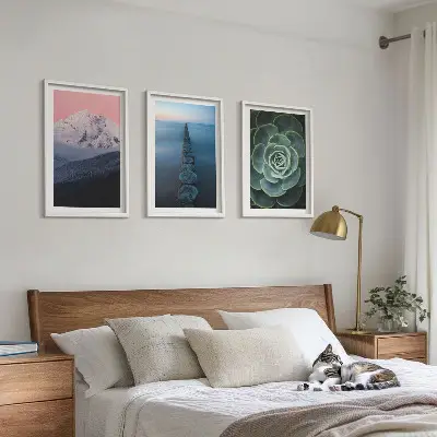 Set de 3 cuadros para salón con diseño de montañas, cielo rosa, agua y suculentas