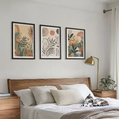 Juego de 3 cuadros con motivos vegetales en colores apagados