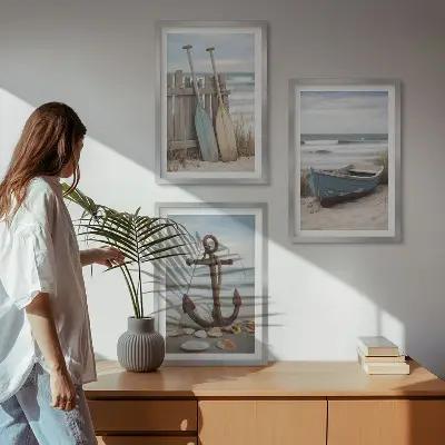 Set de 3 cuadros para salón con diseño de ancla en la arena de playa