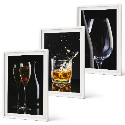 Juego de 3 cuadros Copas de vino y whisky sobre un fondo negro.