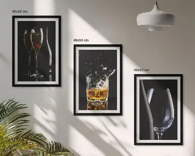 Juego de 3 cuadros con diseño de copas de vino y whisky sobre fondo negro