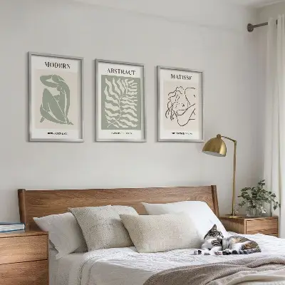 Set de 3 cuadros decorativos diseño elegante en tonos verdes con personajes