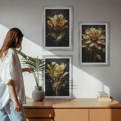 Juego de 3 cuadros flores amarillas sobre fondo oscuro