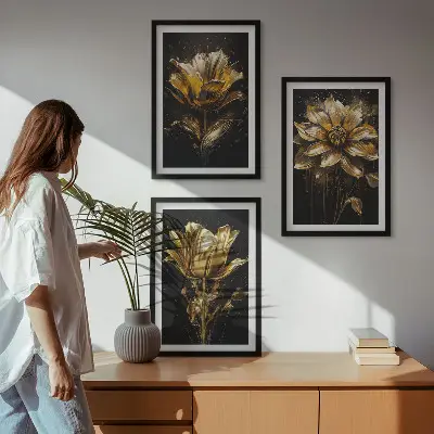 Juego de 3 cuadros flores amarillas sobre fondo oscuro
