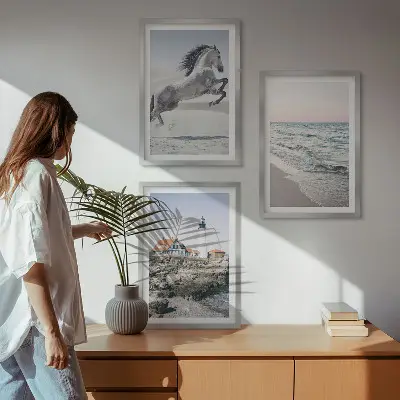 Set de 3 cuadros decorativos para salón con diseño de caballos en la playa con faro y olas
