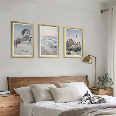 Set de 3 cuadros decorativos para salón con diseño de caballos en la playa con faro y olas