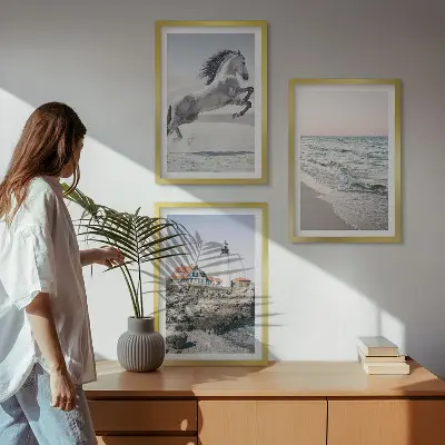 Set de 3 cuadros decorativos para salón con diseño de caballos en la playa con faro y olas