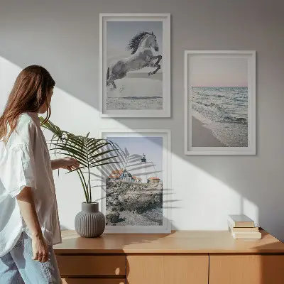 Set de 3 cuadros decorativos para salón con diseño de caballos en la playa con faro y olas
