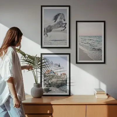 Set de 3 cuadros decorativos para salón con diseño de caballos en la playa con faro y olas
