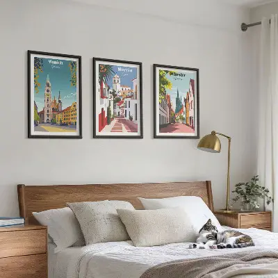 Juego de 3 cuadros con ilustraciones de ciudades europeas a color