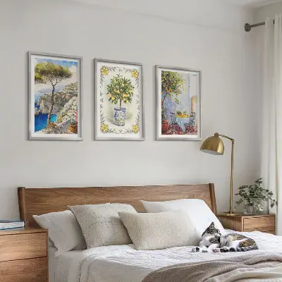 Set de 3 cuadros para salón con diseño de vista al mar de limoneros