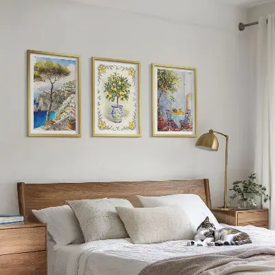 Set de 3 cuadros para salón con diseño de vista al mar de limoneros