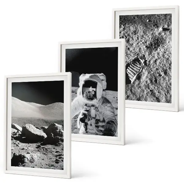 Set de 3 cuadros decorativos para salón con la fotografía de la NASA de un astronauta lunar