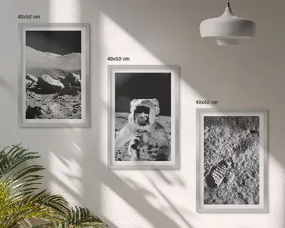 Set de 3 cuadros decorativos para salón con la fotografía de la NASA de un astronauta lunar