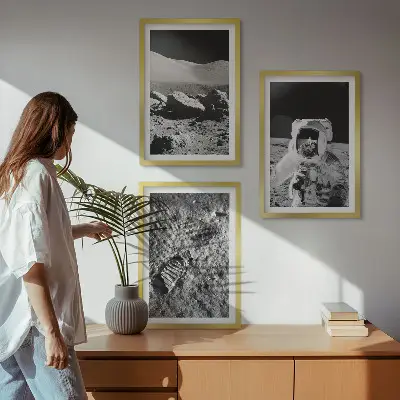 Set de 3 cuadros decorativos para salón con la fotografía de la NASA de un astronauta lunar