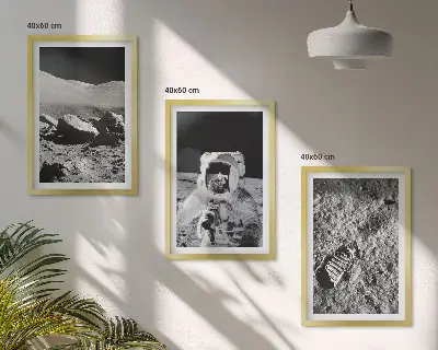 Set de 3 cuadros decorativos para salón con la fotografía de la NASA de un astronauta lunar