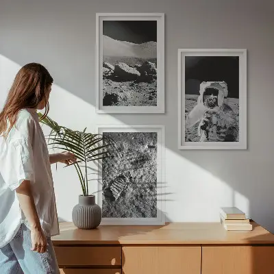 Set de 3 cuadros decorativos para salón con la fotografía de la NASA de un astronauta lunar