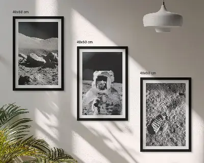 Set de 3 cuadros decorativos para salón con la fotografía de la NASA de un astronauta lunar