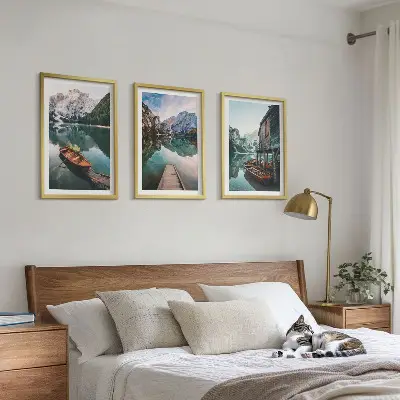 Set de 3 cuadros para salón con paisajes de lago, montañas, barcos y cabaña