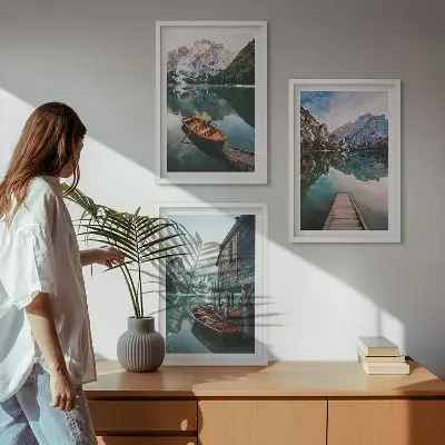 Set de 3 cuadros para salón con paisajes de lago, montañas, barcos y cabaña