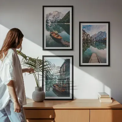 Set de 3 cuadros para salón con paisajes de lago, montañas, barcos y cabaña