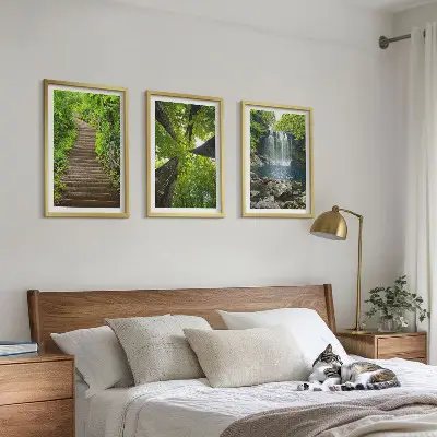 Juego de 3 cuadros con diseño de sendero en un bosque con cascada y vegetación