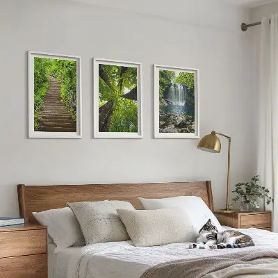 Juego de 3 cuadros con diseño de sendero en un bosque con cascada y vegetación