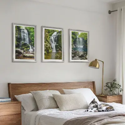 Set de 3 cuadros para salón con diseño de cascadas y entorno verde