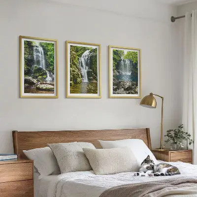 Set de 3 cuadros para salón con diseño de cascadas y entorno verde