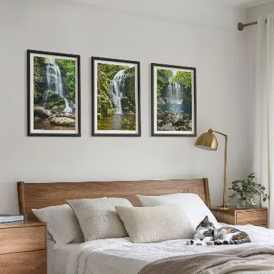 Set de 3 cuadros para salón con diseño de cascadas y entorno verde