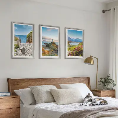 Juego de 3 cuadros con motivos de playa, faro, montañas y flores