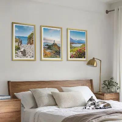Juego de 3 cuadros con motivos de playa, faro, montañas y flores