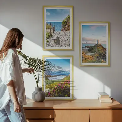 Juego de 3 cuadros con motivos de playa, faro, montañas y flores