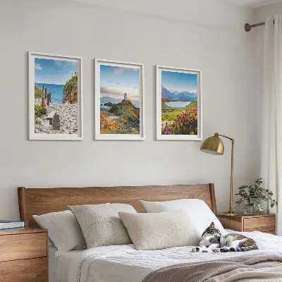 Juego de 3 cuadros con motivos de playa, faro, montañas y flores