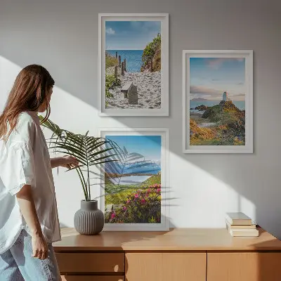 Juego de 3 cuadros con motivos de playa, faro, montañas y flores