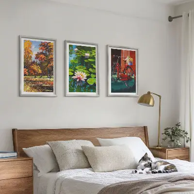 Set de 3 cuadros para salón diseño de terraza de lirios con colores otoñales