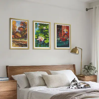 Set de 3 cuadros para salón diseño de terraza de lirios con colores otoñales
